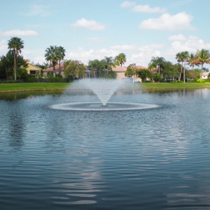 Kasco VFX Series daytime spray pattern in a residential pond