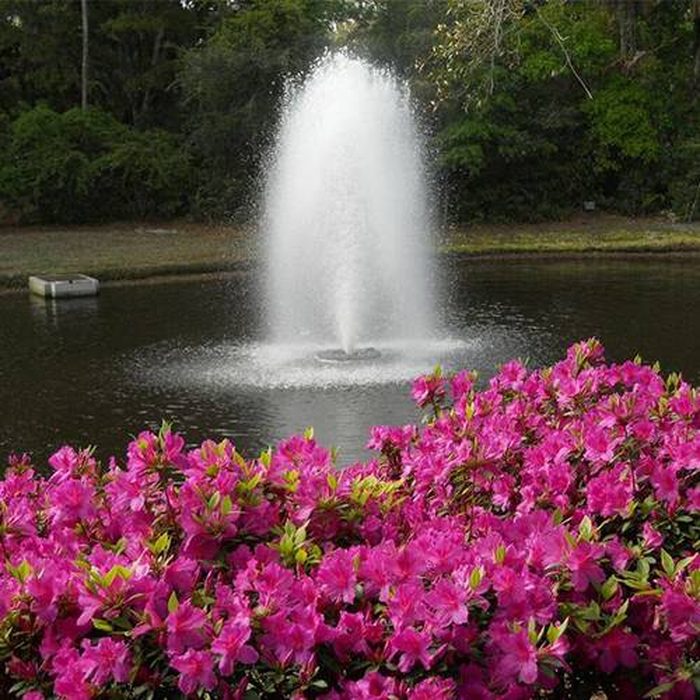 Kasco J Series 3400JF (3/4 HP) decorative fountain side view