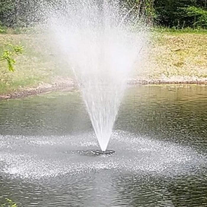 Vanguard Hydro Torque 275 Series Floating Fountain on Water Display Close up
