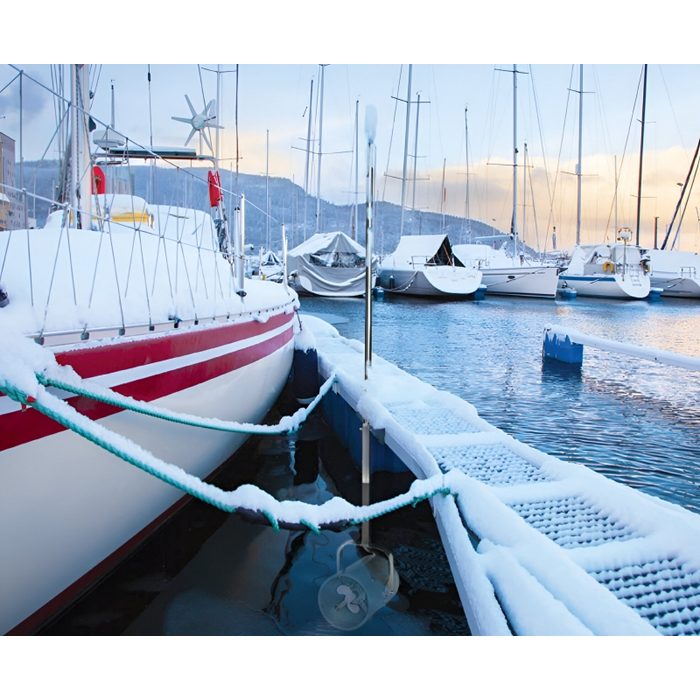 Scott Aerator Dock Mount De-Icer On Boat With Icy Water