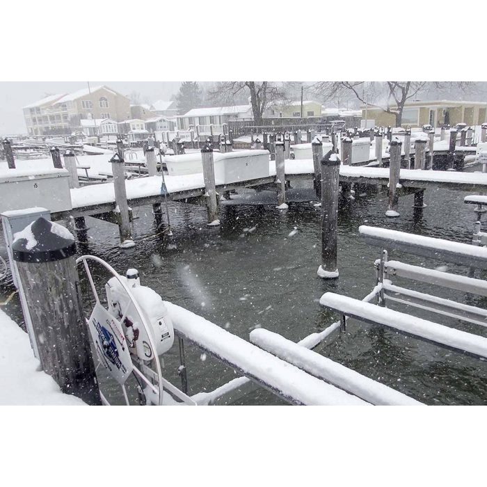 Scott Aerator Dock Mount De-Icer Winter Season View